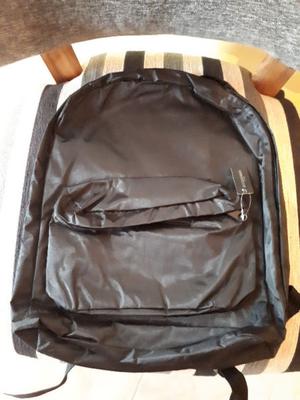 Vendo mochila negra impermeable nueva de TODOMODA