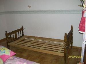 camas de madera de una plaza
