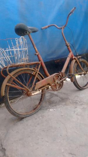 Bicicleta aurorita antigua para reciclar