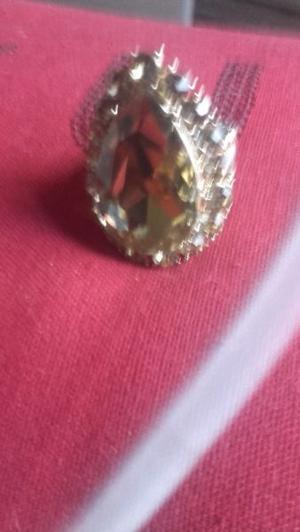 Importante anillo con cristal diseño Gabriella Capucci.