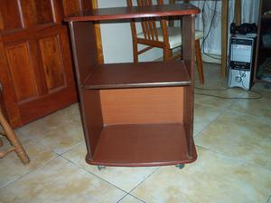 Mesa para audio - tv con ruedas excelente estado