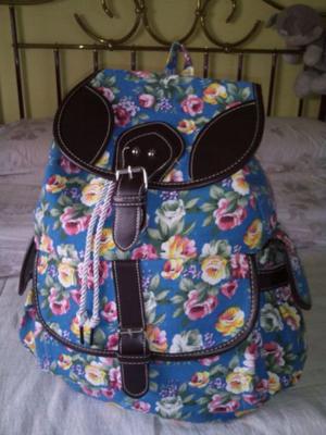 Mochilas edtampadas en rosas