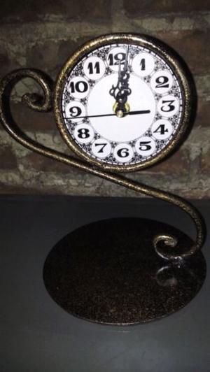 Reloj realizado en hierro"