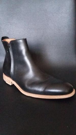 botas de cuero negro