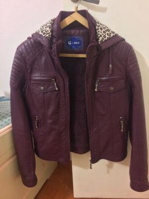 Campera de cuero con piel y capucha desmontable