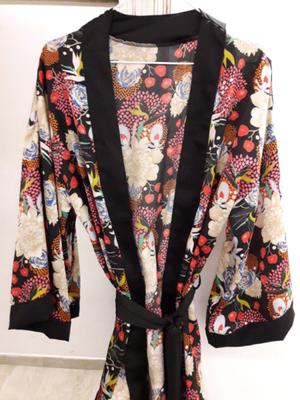 Kimono raso floreado