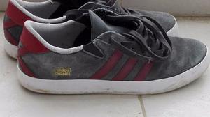 Liquido zapatillas adidas talle 42