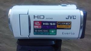 Vendo filmadora JVC HD full Everio. Con trípode. Excelente