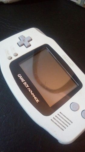 Gameboy Advance + Pilas Recargables + Un Juego. Tremenda.