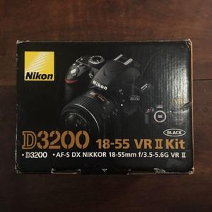 Nikon D MP con lente  mm VR II Kit Color Negro