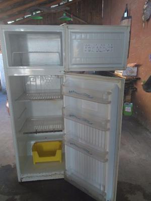 Vendo heladera con freezer marca lacar