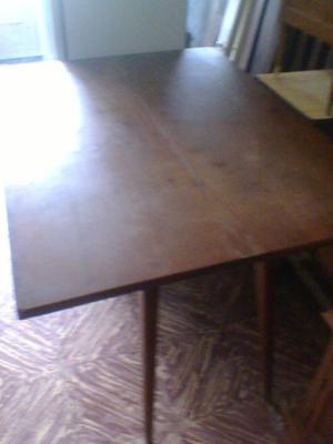 mesa madera 120x90, banquetas regulables x3