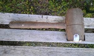 Antiguo martillo madera