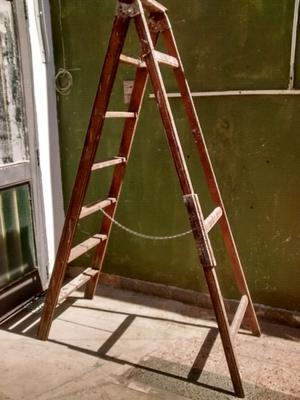 Escalera pintor sin uso