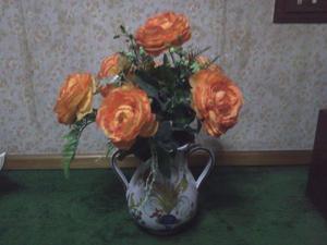 Florero de porcelana con flores