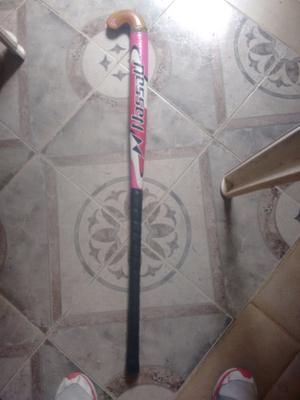 Remato palo de hockey...