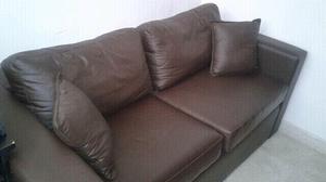 Sillon 2 cuerpos cuerina + 2 almohadones.