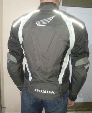 Vendo Campera original Honda para Moto 4 estaciones, solo 2