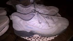 Zapatillas color gris Nº .-