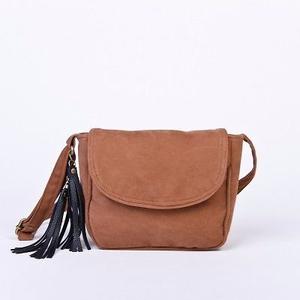 Cartera bandolera de gamuza