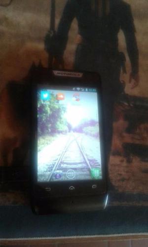 Vendo Motorola Razr D1 con cargador original $800