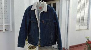 Campera de jean, forrada en corderito, mangas matelaseadas