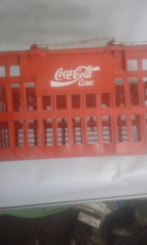 Canasto de plástico antiguo de coca cola.