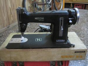 maquina de coser marca Nechi(Italia)