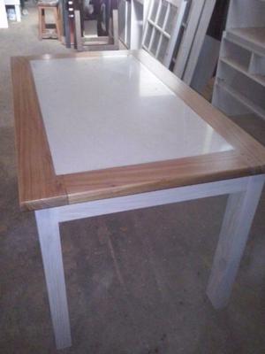 mesa de madera con marmol