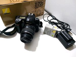 Cámara réflex Nikon D70s