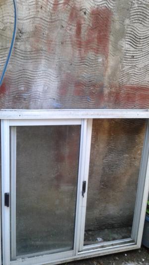 Ventana aluminio blanca 1m x1.10 con vidrios