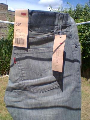 jeans levi's gris y negro