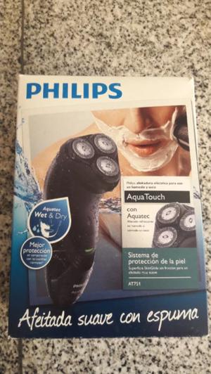 Afeitadora Philips Aquatouch At751