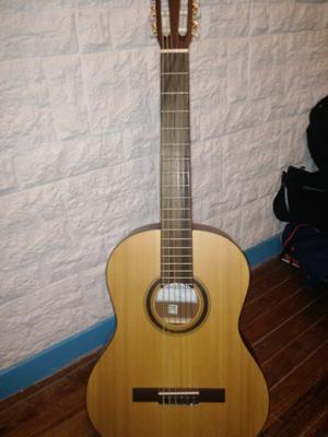 Guitarra Córdoba CP 100 con afinador y funda