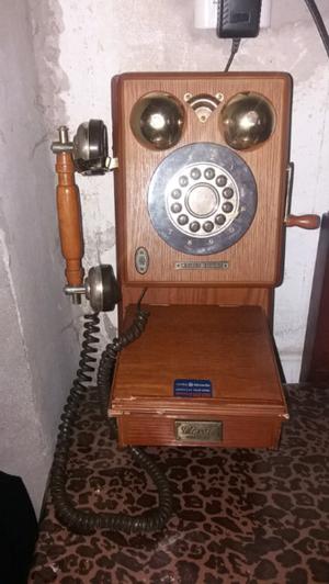 Telefono de pared antiguo imitacion. Esta andando