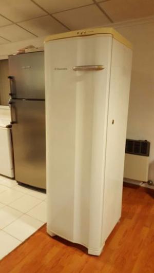 FREEZER VERTICAL Electrolux Fe26