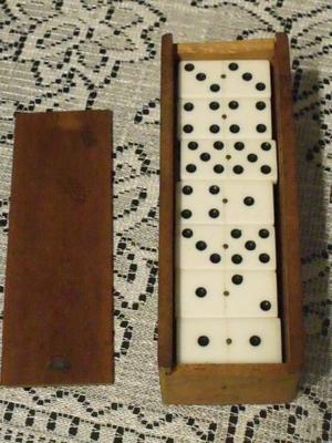 Domino fichas grandes hueso en caja de madera