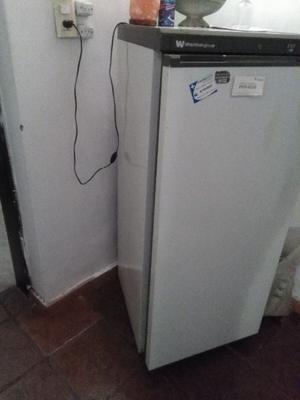 Freezer White Westinghouse f17