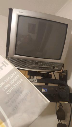 Televisor Hitachi 14 pulgadas con control remoto y soporte