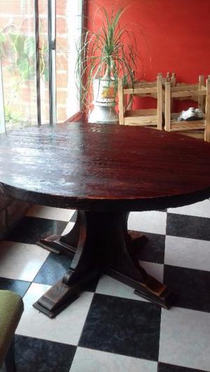 Mesa redonda de madera rustica