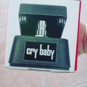 Mini cry baby