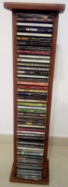 Porta CD en torre de madera