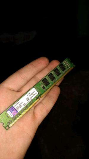 Vendo Memoria Ram 2GB Kingston DDR3 Impecable