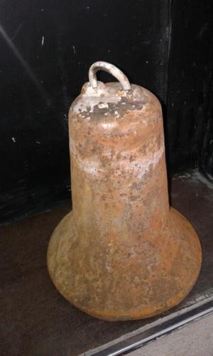 Antigua campana metal