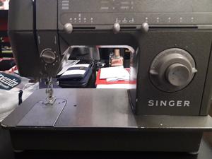 Maquina de coset Singer hd205c usada