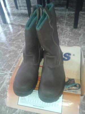 Vendo botas de trabajo Boris número 45 con un solo uso