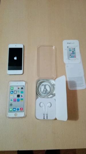 iPod Touch Silver 5g 32gb con auriculares, cable y caja