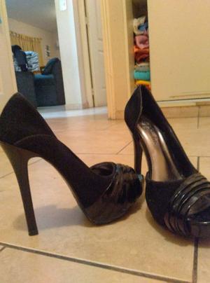 Hermosos zapatos negros taco fino