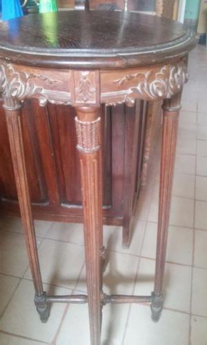 Pedestal o Pie de mesa, de madera labrada de , estilo