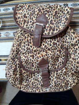 Vendo Mochila Animal Print !!